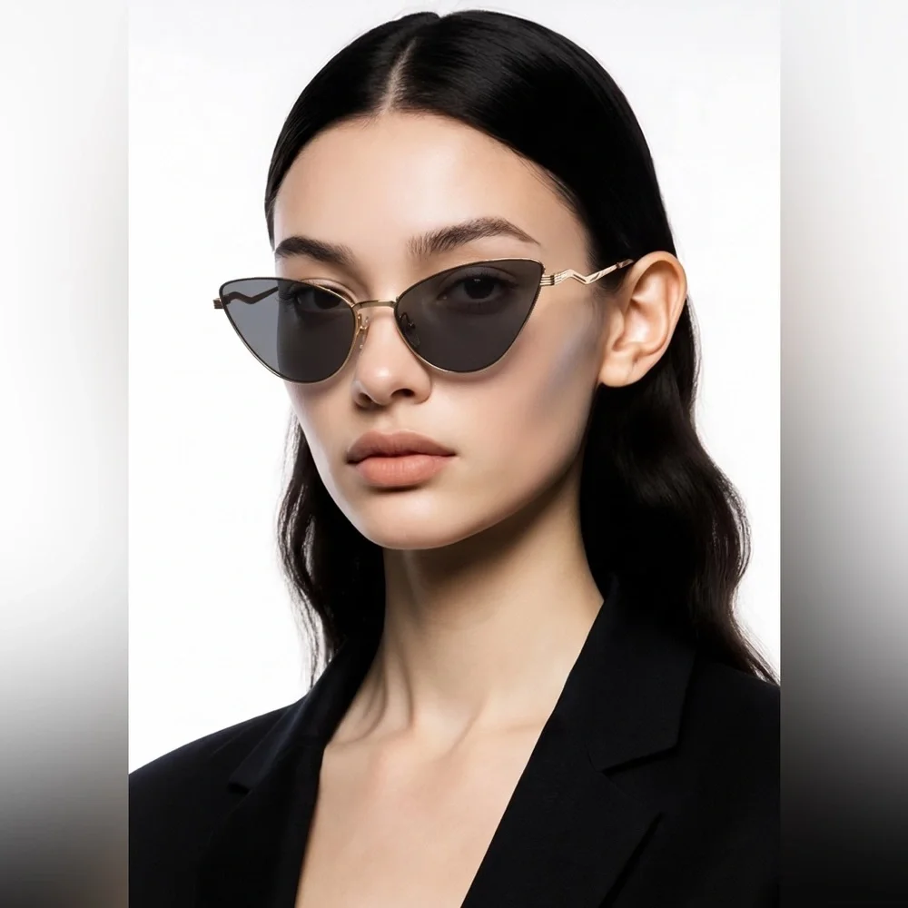 New Authentic Gucci Gg1006s Women's Cat Eye Sunglasses in Gold with Gray Lenses